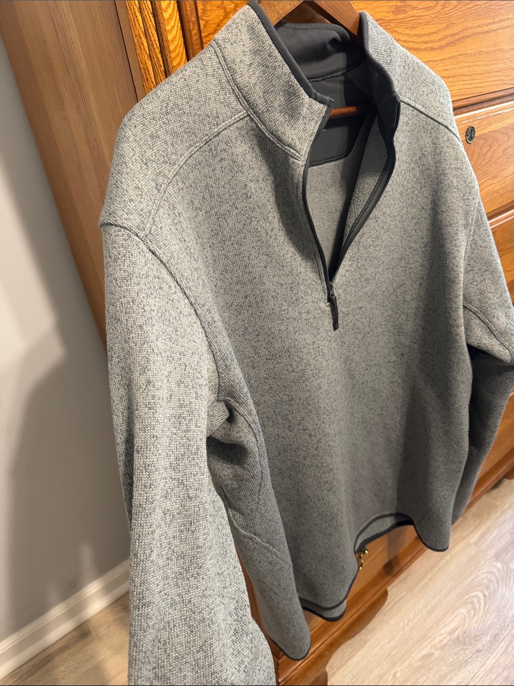 Arc'teryx Men's Heather Gray Half-Zip Pullover